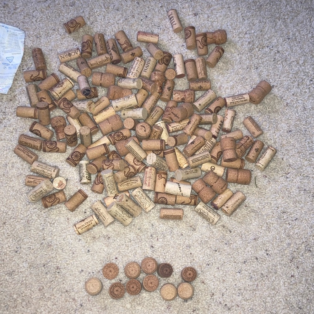 Bag of 164 natural used wine corks + 11 half corks (39 champagne)
